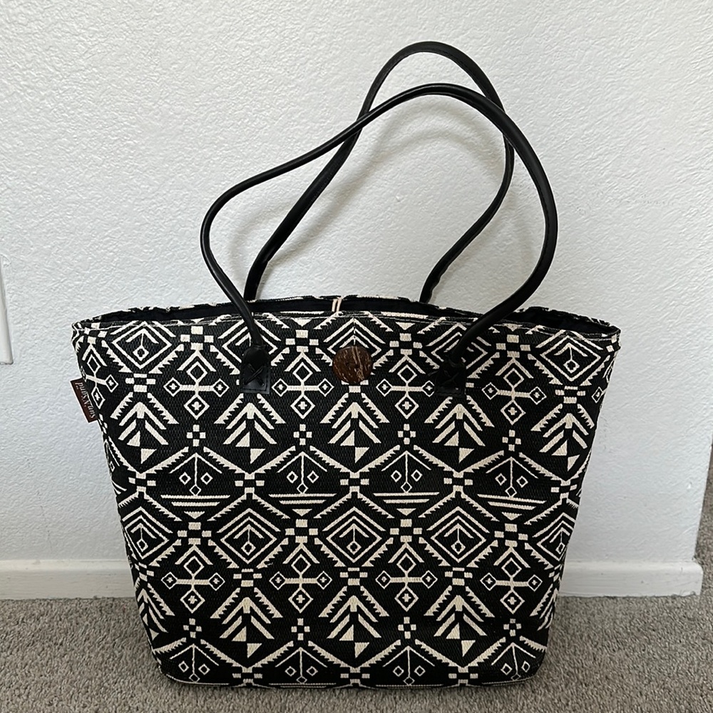 Large straw tote bag